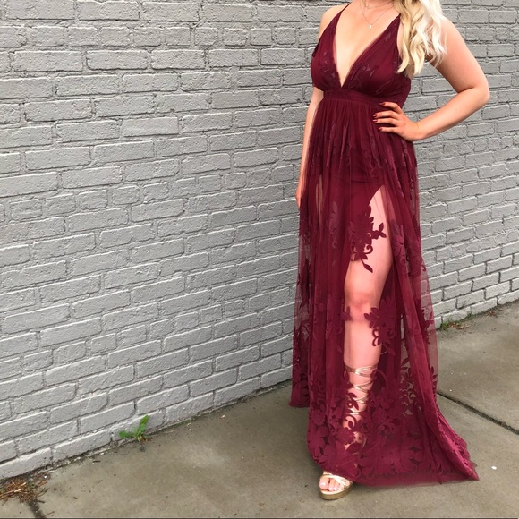 Showpo.💃🏼Size S Marissa Velvet Applique Tulle Plunge Maxi Dress in Wine - Picture 4 of 12